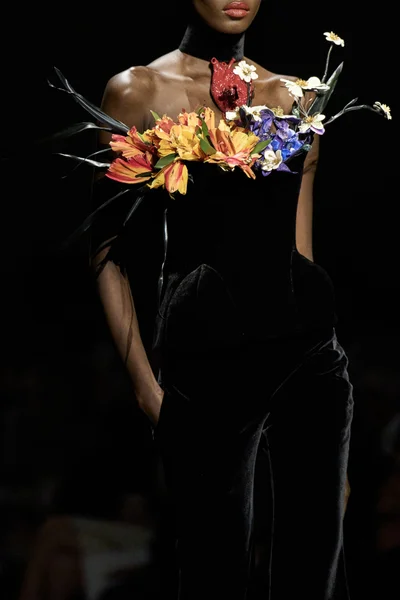 Look 80